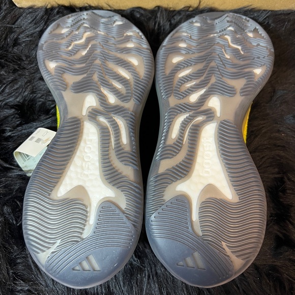 🔥 YEEZY 380 Hylite | NEW | Size 10.5M - Picture 5 of 7